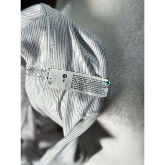 ECU Lululemon Size 6 White Gray Mini Stripe Align Reversible Bra Light support - Picture 6 of 9